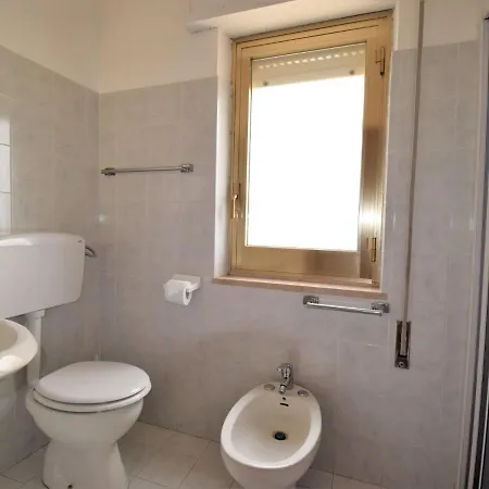 Apartment Locazione Turistica Papiro-9 *
